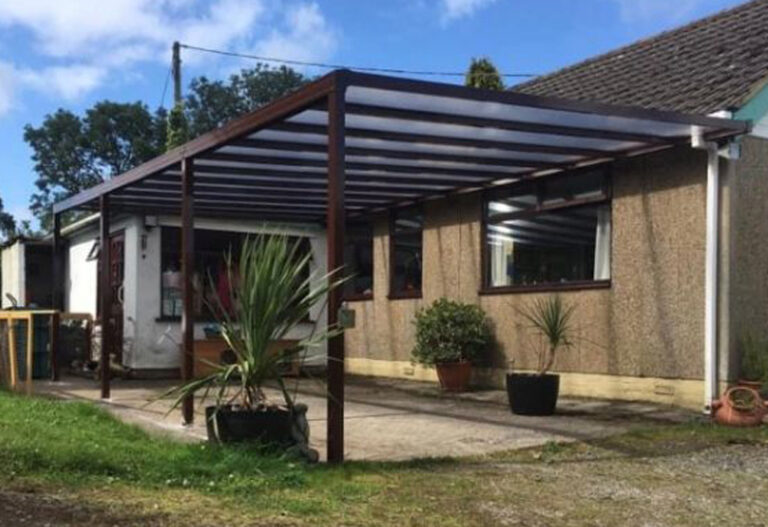 Evolution Terrassenüberdachungen nach Maß – Braun